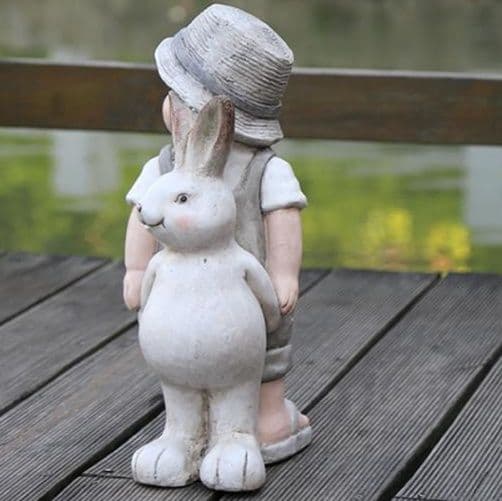 ガーデニング 帽子をかぶった男の子とうさぎの庭園人形オーナメント